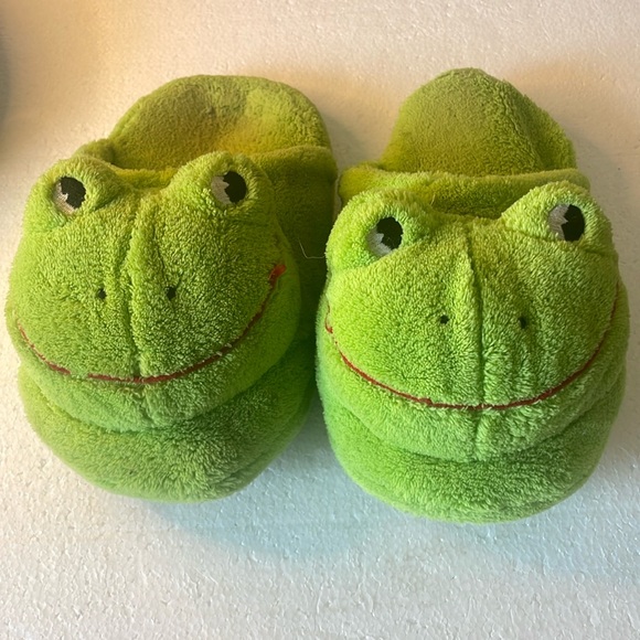 Shoes - Vintage Y2K Frog slippers toad green fuzzy sleepover white eyes red smil…